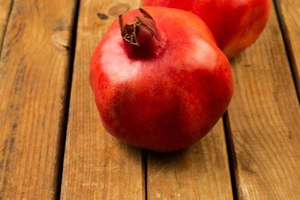 石榴木命者的生意选择：忌讳与建议，找到适合你的发展之路