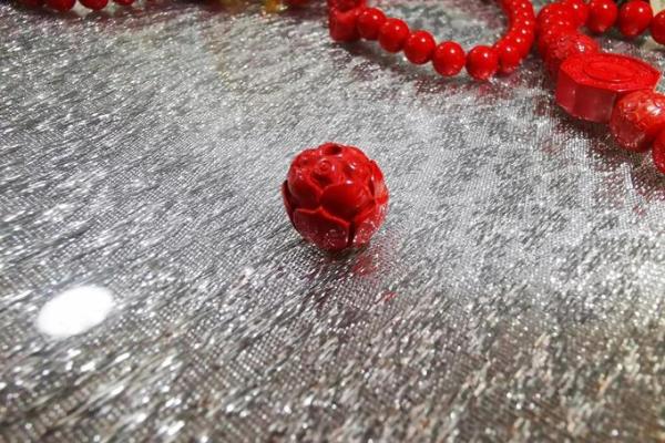 平地木命者的佩戴指南：如何选择合适的饰品提升运势