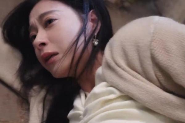 《违命：绝境中的抉择与人心的救赎》