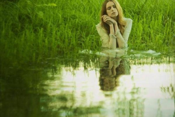 女人走路快，命运如何？解密她们的生活与心境