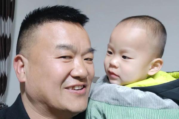 孙子是爷爷的希望与传承——探讨家庭中代际关系的意义