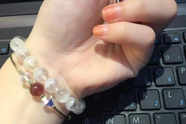 松柏木命者佩戴首饰的神秘意义与选购指南 松柏木命者佩戴首饰的神秘意义与选购指南