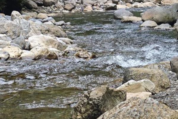 山涧水命者的首饰选择：让你的人生如流水般顺畅