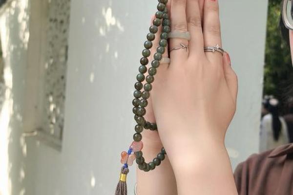 桑树木命佩戴什么？揭示木命者的穿搭与饰品秘诀！