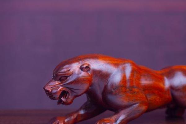 豹子摆件与命理:适合哪些命格的人? 豹子摆件与命理:适合哪些命格的人?