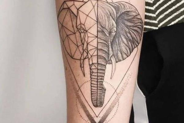 城墙土命纹身:保护与力量的象征 城墙土命纹身:保护与力量的象征