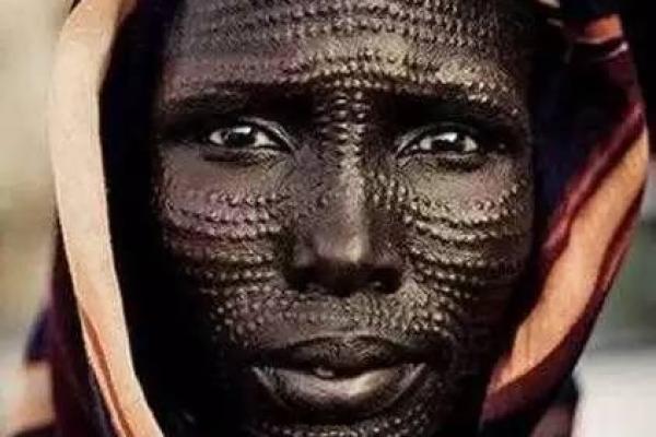 城墙土命纹身:保护与力量的象征 城墙土命纹身:保护与力量的象征