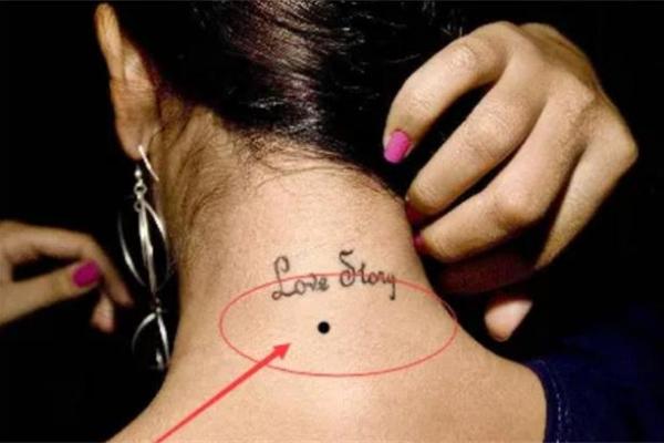 男生后背的痣暗示着命运的奥秘与人生的秘密 男生后背的痣暗示着命运的奥秘与人生的秘密