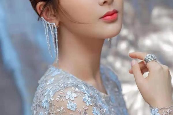 水命女生与星座的完美搭配:寻找生命中的那颗星星 水命女生与星座的完美搭配:寻找生命中的那颗星星