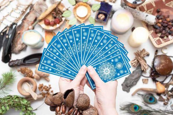 山头火男命的颜色世界:探索命理与色彩的奥秘 山头火男命的颜色世界:探索命理与色彩的奥秘