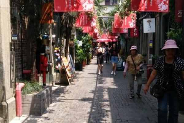 骑马坐轿:一段悠远的文化传统与现代生活的交融 骑马坐轿:一段悠远的文化传统与现代生活的交融