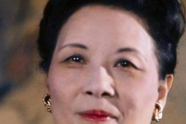 宋美龄的命格:天生的魅力与智慧的结合 宋美龄的命格:天生的魅力与智慧的结合