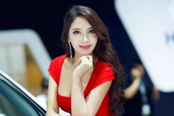 什么样的女人容易拥有众多追求者?解析命运与吸引力的秘密 什么样的女人容易拥有众多追求者?解析命运与吸引力的秘密