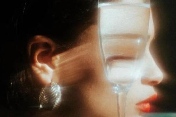 嘴唇厚发紫的秘密:解读你的命运与健康之路 嘴唇厚发紫的秘密:解读你的命运与健康之路