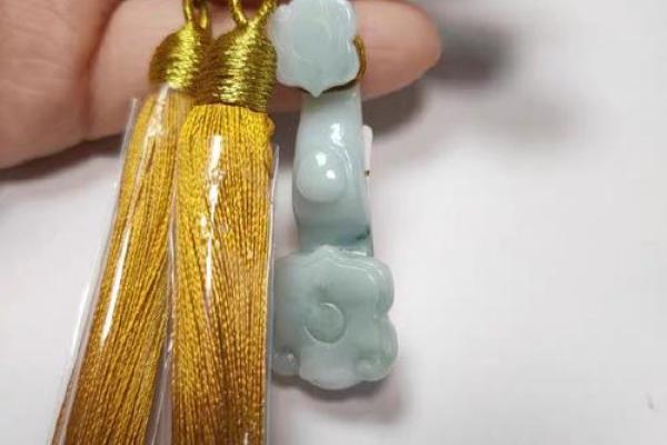 金命车上挂什么颜色的装饰最吉利? 金命车上挂什么颜色的装饰最吉利?