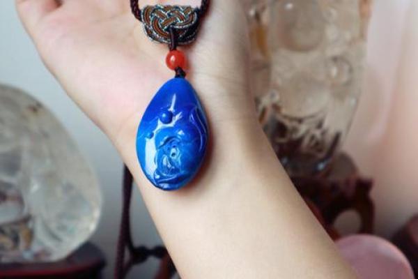 强水命的佩戴建议:如何选择适合自己的饰品与配饰 强水命的佩戴建议:如何选择适合自己的饰品与配饰