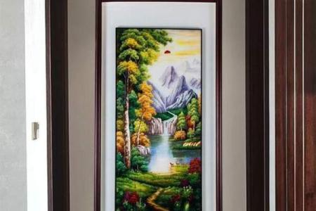 如何选择家中挂画，助力木命与水命的气场提升