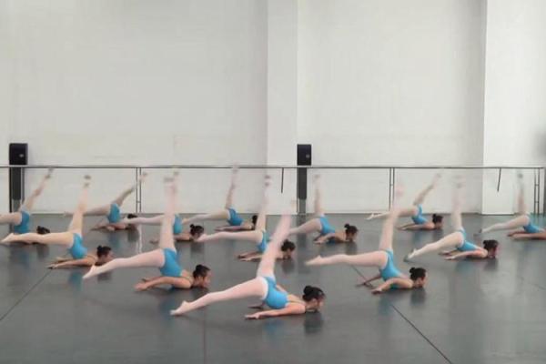 睡觉喜欢翻身的命运:灵魂与身体的舞蹈 睡觉喜欢翻身的命运:灵魂与身体的舞蹈