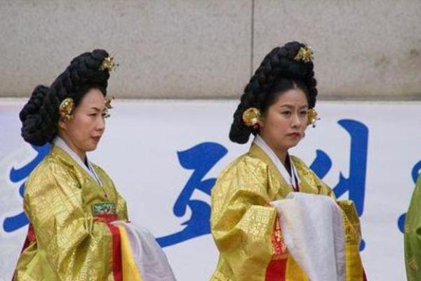 内命妇与外命妇的区别解析:传统文化的深厚内涵与现代生活的碰撞 内命妇与外命妇的区别解析:传统文化的深厚内涵与现代生活的碰撞