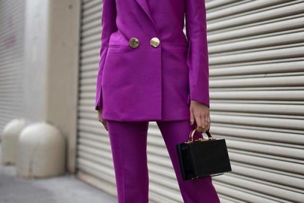 紫色的魅力：如何与鲜明色彩搭配，展现独特风格