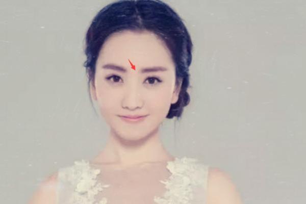 脸上黑白相间的人生运势探秘:命理与面相的奇妙关系 脸上黑白相间的人生运势探秘:命理与面相的奇妙关系