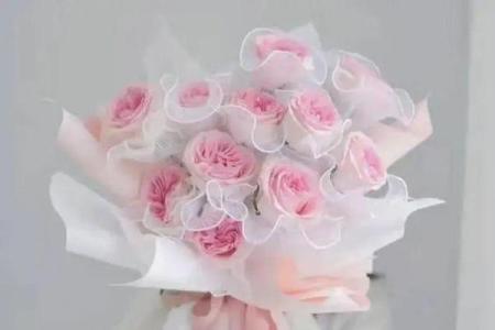 女命桃花多的特征与生活启示：揭秘她们的魅力与运势