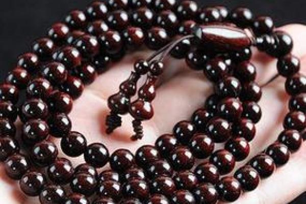 女性木命佩戴配饰的智慧与魅力:提升气质的选择 女性木命佩戴配饰的智慧与魅力:提升气质的选择