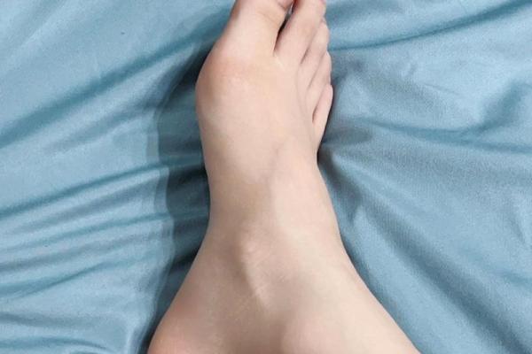 女孩脚趾长的命运解析:脚趾与性格、命运的神秘联系 女孩脚趾长的命运解析:脚趾与性格、命运的神秘联系