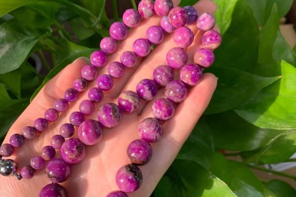 水命人适合佩戴的首饰颜色与风水知识