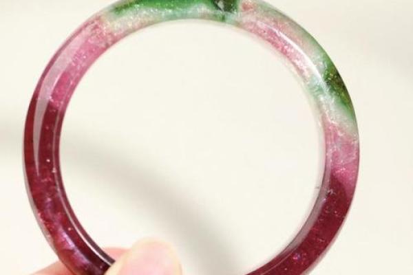 松柏木命适合的饰品与搭配，开启你的幸运之旅！