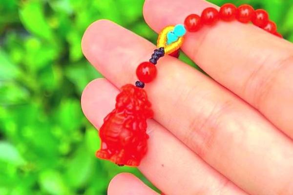 南红佩戴与命理：为你的生活增添灵动色彩