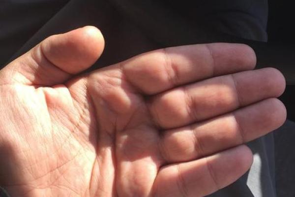 食指有螺纹，暗示你的命运与众不同！