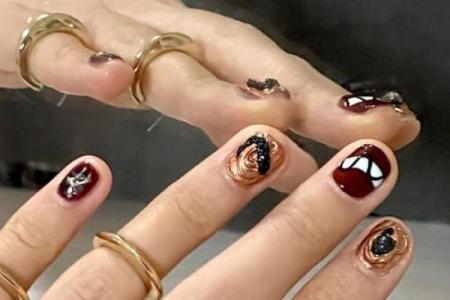 女人红指甲的秘密：揭开魅力与命运的深层联系