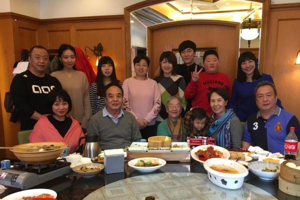 探秘猪年员外：传统文化中的财富与吉祥象征