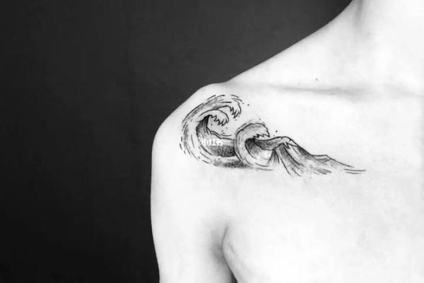 船底水命的纹身:探索水的灵性与生命的深邃 船底水命的纹身:探索水的灵性与生命的深邃