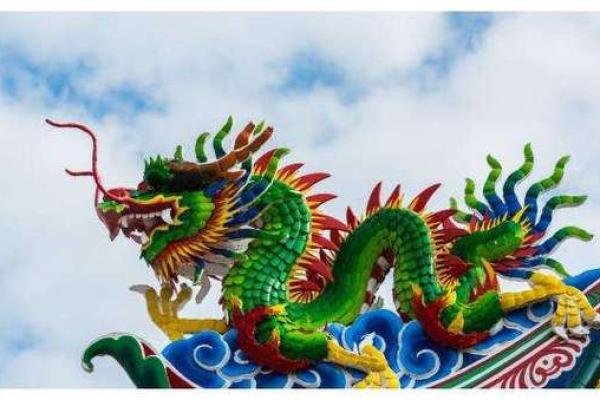 32岁大龙是什么命？探索命理背后的秘密与人生走向