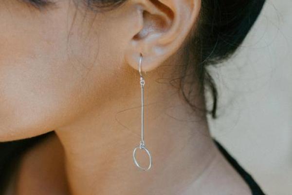 耳垂往后的人:揭秘命运与性格的神秘关联 耳垂往后的人:揭秘命运与性格的神秘关联