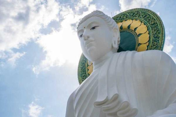 探索童子命之人，佩戴饰品的深意与选择