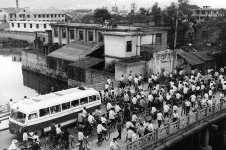 1993年：命运的转折与城市的变迁之旅