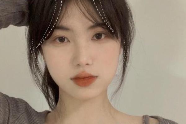 女人无眉毛的命理解读：揭开美丽与命运的神秘面纱