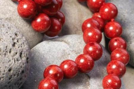 火命人佩戴佛珠的选择与意义：提升运势的文化智慧