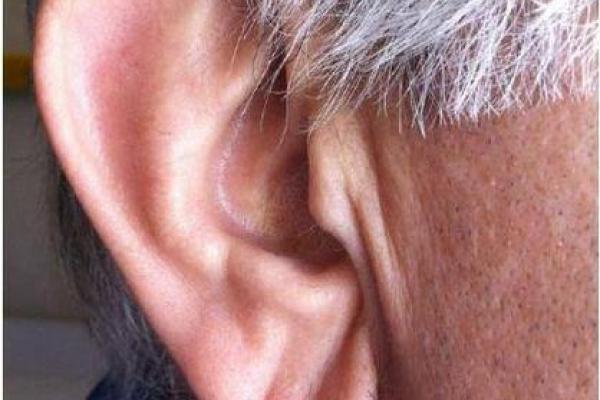 耳朵尖耳垂大的人的命运揭秘：你身上的秘密能否改变人生？