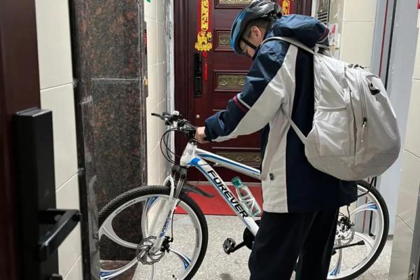 保姆命:生活中的坚持与奉献,背后的深刻含义 保姆命:生活中的坚持与奉献,背后的深刻含义