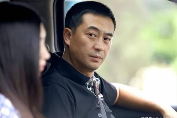 弓腰驼背男人的宿命与生活启示