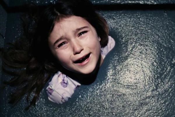 淹死的孩子：命运的叹息与希望的涟漪