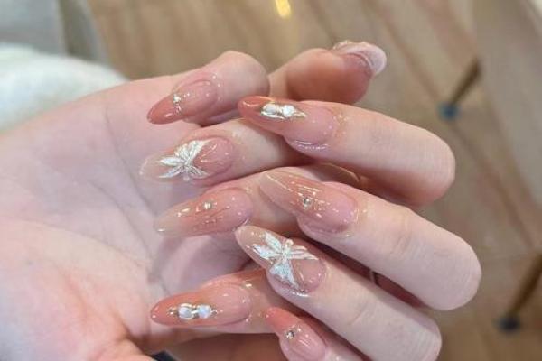 揭秘:美甲与命格的完美结合,哪些命的人更加适合美甲? 揭秘:美甲与命格的完美结合,哪些命的人更加适合美甲?