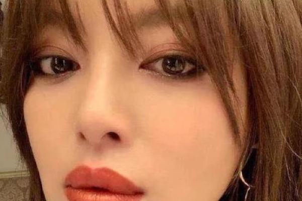 厚嘴唇女人的命运与魅力：揭示她们独特的人生轨迹