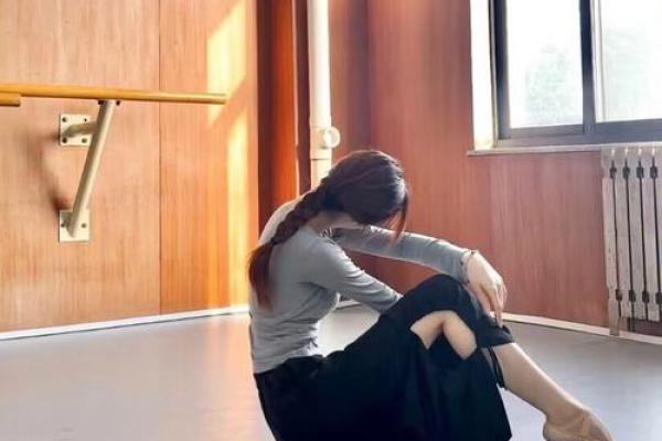 踮脚走的人是什么命?揭开这个独特生活方式背后的秘密 踮脚走的人是什么命?揭开这个独特生活方式背后的秘密