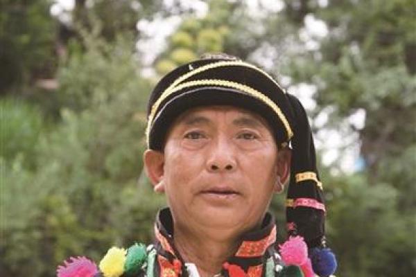 脖子后背有黑字的秘密：扎根于命运与命名的古老信仰