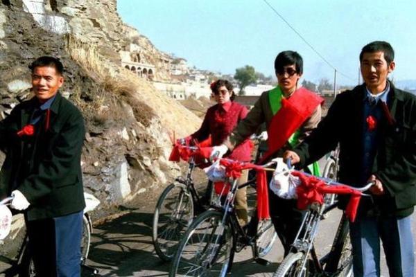 探索1965年命运：那一年所带来的启示与反思